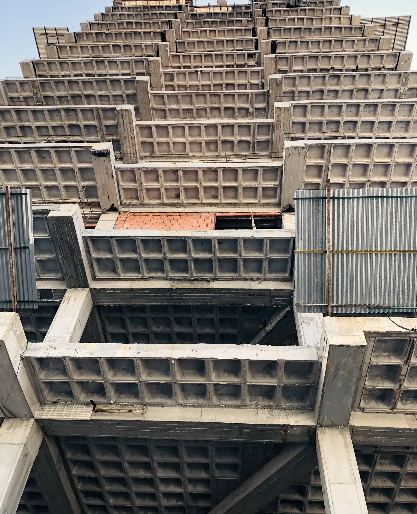 بالکن‌های پلکانی برج · تصویر واقعی
